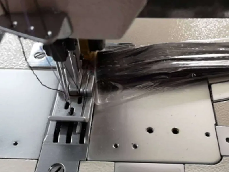 Высокоскоростная трехъигольная цепнострочечная машина с прямым приводом DS-0058-3AT.2