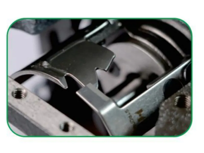 Плоскошовная машина с двойным шаговым механизмом, автоматической смазкой и удлиненным рукавом Doso D10A.010-1