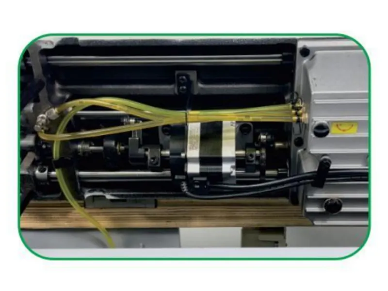 Плоскошовная машина с двойным шаговым механизмом, автоматической смазкой и удлиненным рукавом Doso D10A.11-1